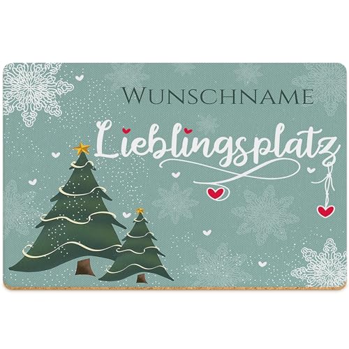 PR Print Royal Weihnachts-Platzset mit Name - Tischset Tannenbäume Lieblingsplatz - Platzdeckchen Geschenk Tischdeko Weihnachten | rutschfeste & abwischbare Unterlage Kork, 40x30cm, 1 Stück von PR Print Royal
