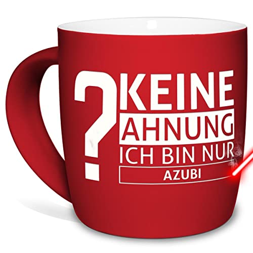 PR Print Royal Tasse mit Gravur & Spruch - Keine Ahnung, ich Bin nur Azubi - Lustiges Geschenk für Kollegen, Arbeit, Büro - Keramik außen gummiert, Rot, 300 ml I Personalisierte Lasergravur von PR Print Royal