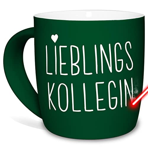 PR Print Royal Tasse mit Gravur & Spruch - Lieblingskollegin - Geschenk für Kollegen, Lieblingskollegin, Arbeit, Büro - Keramik außen gummiert, Grün, 300 ml I Personalisierte Lasergravur von PR Print Royal