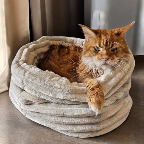 OVAL Cloud – Katzen- & Hundebett. Flauschiges Fell, warme Höhle, Unterschlupf, Behausung. Multifunktional und haustierfreundlich mit Kissen und Polster. 10 Fellfarben. (XL - 85 x 60 cm) von PRASKA