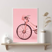 Fahrrad Poster | Stilvolle Wandkunst Mode Wandposter Vintage Vintage-Druck Rosa Bold Art Wall von PRINTDimage