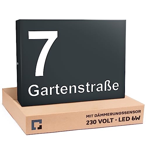 PRINTIMA Premium Gravur Personalisierter Hausnummer Anthrazit Beleuchtet Led Strom 230V, Hausnummernschild mit Dämmerungssensor |30x40cm, 6W/A++| Wasserdicht, Funktion trifft auf Qualität und Stil PRINTIMA Premium Gravur Personalisierter Hausnummer Anthrazit Beleuchtet Led Strom 230V, Hausnummernschild mit Dämmerungssensor |30x40cm, 6W/A++| Wasserdicht, Funktion trifft auf Qualität und Stil von PRINTIMA