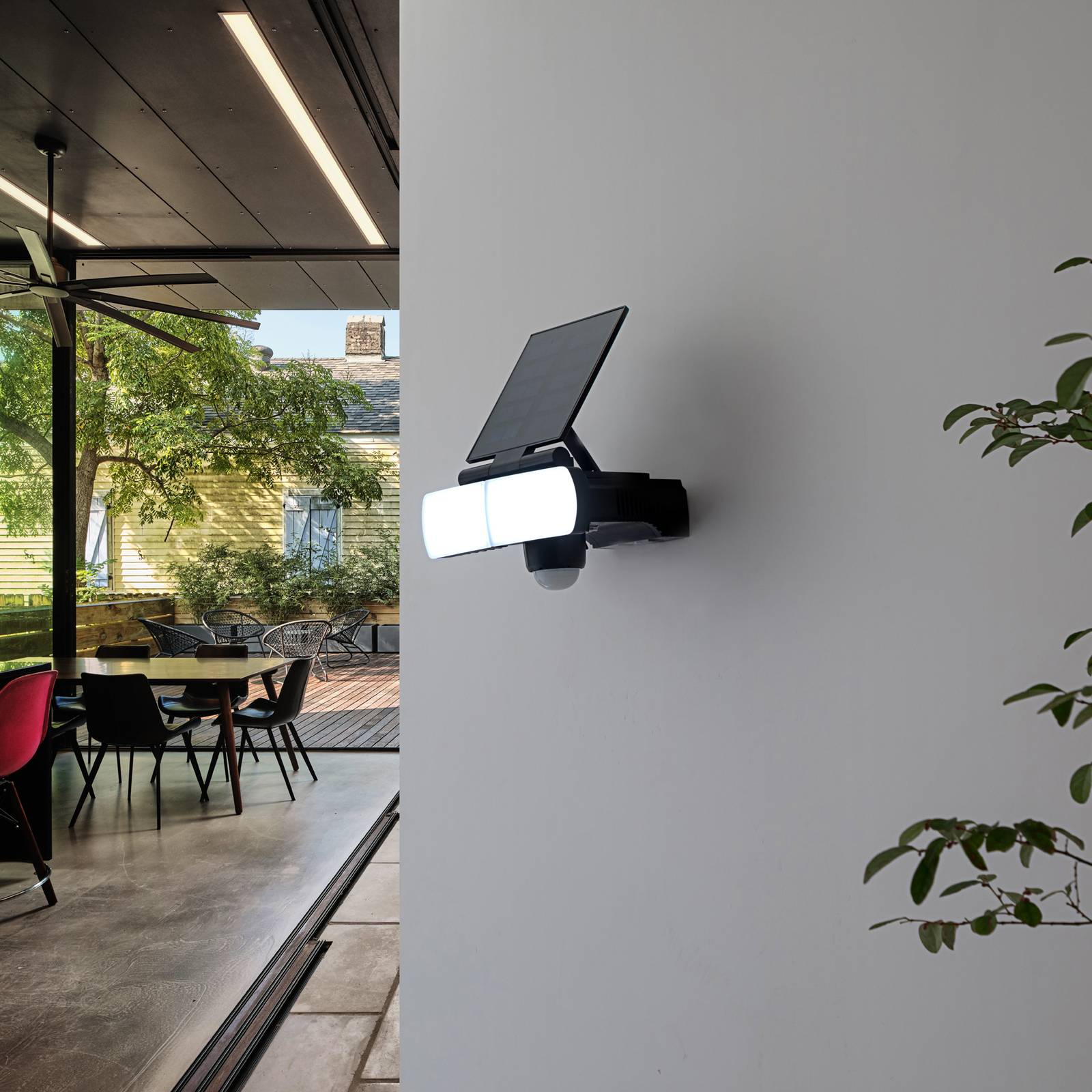 Prios Wrenley LED-Solar-Wandstrahler mit Sensor von PRIOS