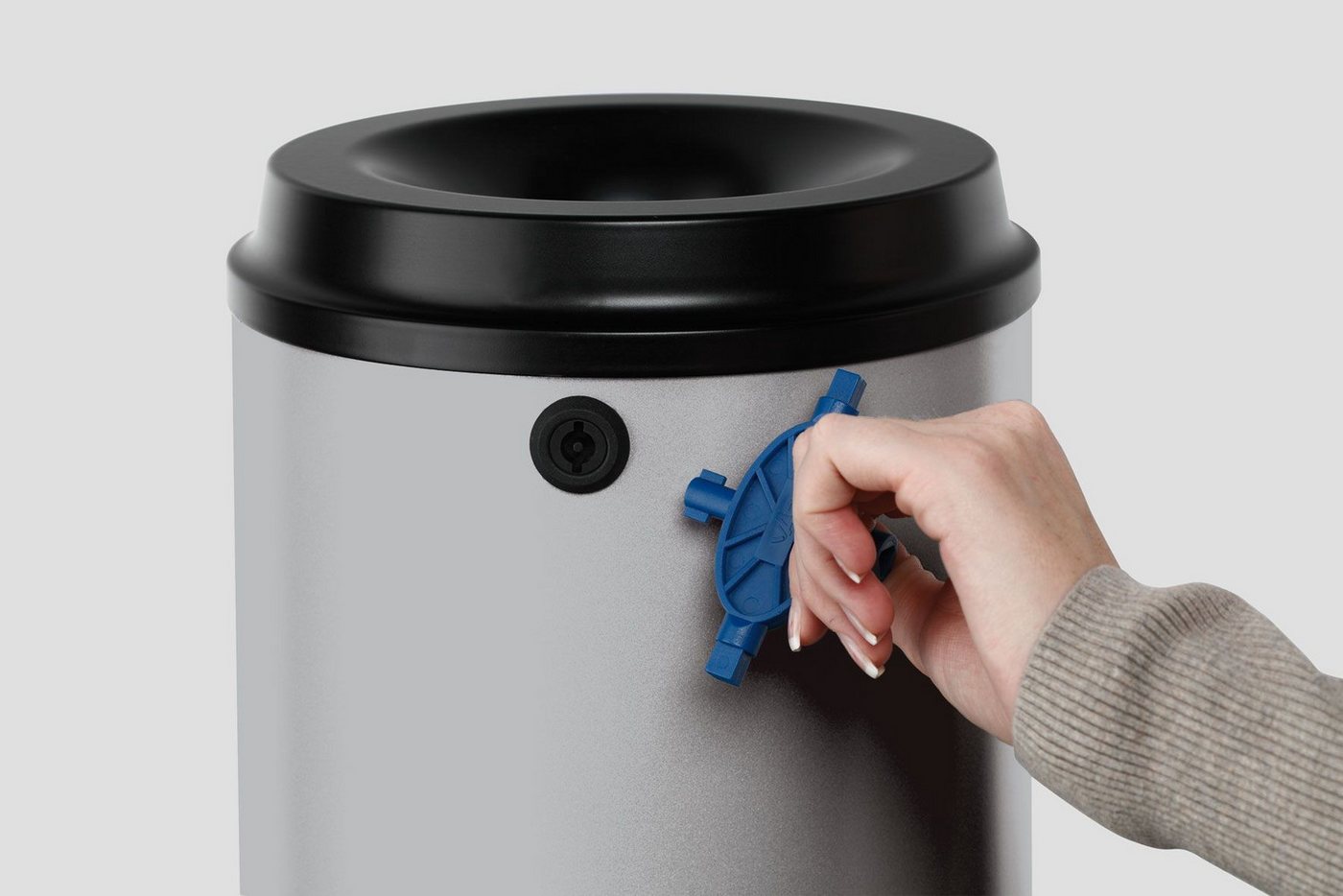 PROREGAL® Papierkorb Robuster Papierkorb Wandhalterung 24L 58x25x25cm Silber von PROREGAL®