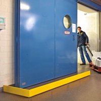 Proregal Anfahrschutz-Leitboard HxBxT 15x120x10cm Abgerundete Ecken & Gehrungsschnitt Kunststoffbeschichteter Stahl 10mm Gelb von PROREGAL - BETRIEBSSICHERHEIT ZUM FAIREN PREIS