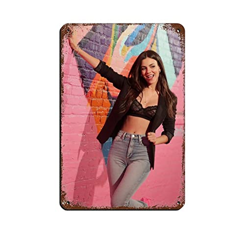 Schauspieler Victoria Justice 3 Retro-Poster Metallschild Chic Art Retro Eisen Malerei Bar Menschen Höhle Cafe Familie Garage Poster Wanddekoration 20 x 30 cm von PUGOIL