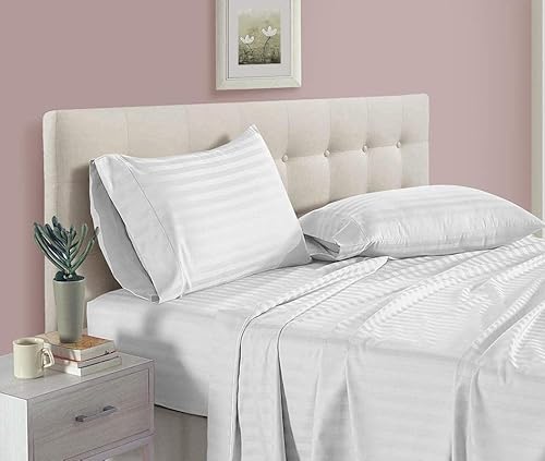Pure Dreams 4-teiliges Bettwäsche-Set aus 100 % ägyptischer Baumwolle, 1 Bettlaken, 1 Spannbetttuch mit 36 cm tiefer Tasche und 2 Kissenbezügen, Fadenzahl 400, Weiß gestreift, Kingsize-Bett von PURE DREAMS BEDDING