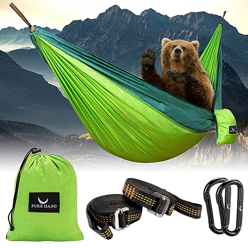 PURE HANG Premium Camping Hängematte Outdoor 2 Personen aus Nylon Fallschirmseide für Reise, Travel, Garten mit Befestigung Aufhänge Set | 300kg Belastung (Naturgrün) von PURE HANG