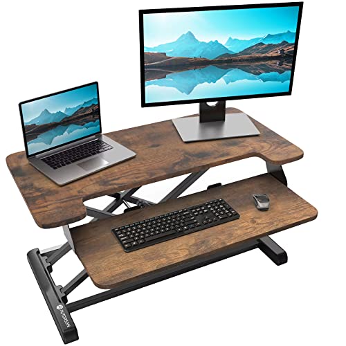 PUTORSEN Höhenverstellbarer Sitz-Steh-Arbeitsplatz Schreibtisch Computer Riser Workstation, Schreibtischaufsatz Steharbeitsplatz Standtisch - 32" Tabletop Stehpult Konverter - Rustikales Braun von PUTORSEN