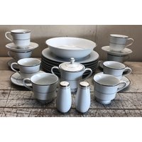 25 Stück Nitto Ingrid 6805 Porzellan Speiseteller Servierschalen Tassen Untertassen Made in Japan von PWSenterprises