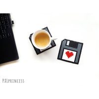 Floppy Scheibe Herz Untersetzer Pixel Art Perler Hama Perlen 8 Bit Home Dekor Retro Nerd Dekoration Geek Geschenk Büro Schreibtisch von PXLprincess