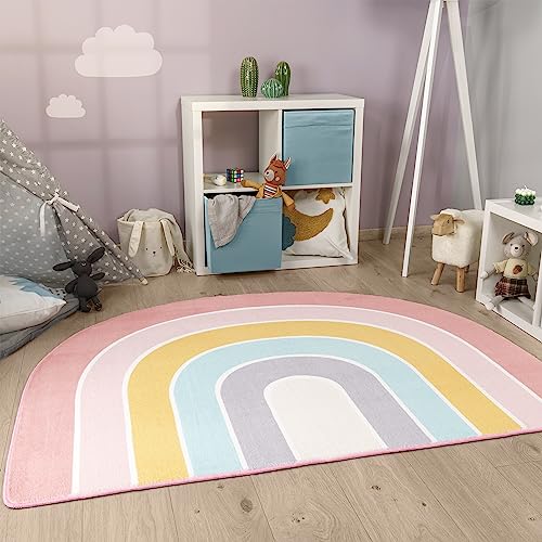 Paco Home Kinderteppich Teppich Kinderzimmer Rund Spielmatte Babymatte Waschbar Bis 30 Grad Sonne Regenbogen Schriftzug Motiv, Grösse:120x160 cm Regenbogen-Form, Farbe: Rosa Blau Gelb Paco Home Kinderteppich Teppich Kinderzimmer Rund Spielmatte Babymatte Waschbar Bis 30 Grad Sonne Regenbogen Schriftzug Motiv, Grösse:120x160 cm Regenbogen-Form, Farbe: Rosa Blau Gelb von Paco Home