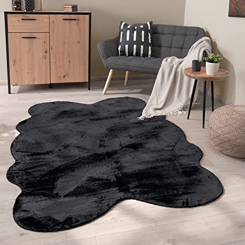 Paco Home Waschbarer Teppich Wohnzimmer Schlafzimmer Kurzflor rutschfest Modern Flauschiger Fellteppich Fell Imitat Kunstfell, Grösse:140x200 cm Fell-Form, Farbe:Schwarz von Paco Home