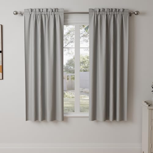 Pacok Verdunklungsvorhänge 2er Set Gardinen Blickdicht Thermo Hitzeschutz Gardine Lichtundurchlässig für Schlafzimmer Wohnzimmer,Grau Kurz Vorhänge Verdunkelnd H 137 x B 113 cm Pacok Verdunklungsvorhänge 2er Set Gardinen Blickdicht Thermo Hitzeschutz Gardine Lichtundurchlässig für Schlafzimmer Wohnzimmer,Grau Kurz Vorhänge Verdunkelnd H 137 x B 113 cm von Pacok