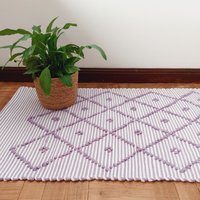 Kleiner Lila Weißer Teppich/Geknoteter Badteppich Bettdecke Recycelter Boho Rustikaler Duschmatte Eingangsteppich von PadaWorks