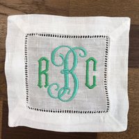 Monogrammierte Cocktail Servietten von PaddockThreads