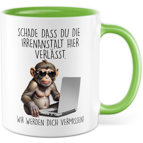 Abschiedsgeschenk Tasse Büro SCHADE DASS DU DIE IRRENANSTALT HIER VERLÄSST. WIR WERDEN DICH VERMISSEN! Kaffeetasse 330ml aus Keramik Kollegen Spaß Büro Kaffee-Becher von Pagma Druck