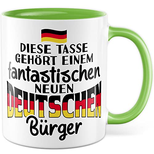 Einbürgerung Tasse Geschenk, Diese Tasse gehört einem fantastischen neuen Bürger Geschenkidee Kaffeetasse mit Spruch herzlich Kaffee-Becher Neu Deutschland Einwanderung Willkommensgeschenk (Weiß/Grün) von Pagma Druck