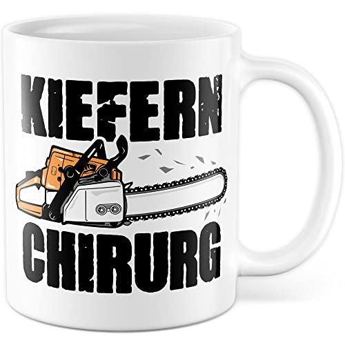 Kiefernchirurg Tasse Kettensäge Geschenkidee Wald Kaffeetasse mit lustigen Spruch Geschenk für Förster Kaffeebecher Holz machen Becher (Weiß) von Pagma Druck