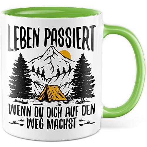 Reisen Tasse Wohnmobil Becher Roadtrip Kaffeetasse Camping Geschenk Urlaub Camper Kaffee-Becher Geschenkidee Outdoorfans Bagpacking Zelt Zelten Abenteuer Outdoor Spruch Weltreise (Weiß/Grün) von Pagma Druck