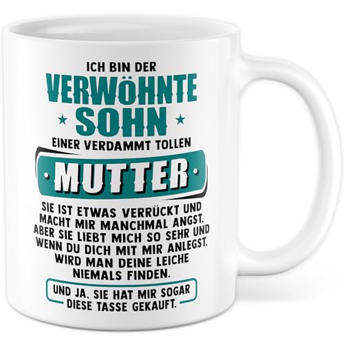 Sohn Tasse mit Spruch - Geschenk Ich bin der verwöhnte Sohn einer verdammt tollen Mutter - Kaffeetasse 330ml aus Keramik - Geburtstag Mama Geschenkidee Weihnachten Kaffee-Becher (Weiß) von Pagma Druck