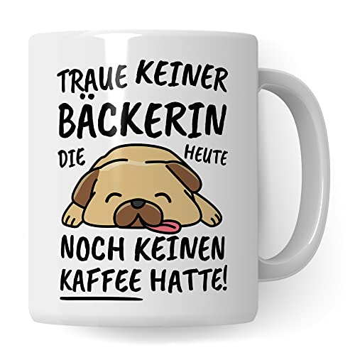 Tasse Bäckerin lustig, Bäckerin Geschenk Beruf, Spruch Kaffeebecher Bäckerinnen Geschenkidee, backen Backstube Bäckerei Konditorin Handwerksberuf Bäcker Kaffee-Tasse Teetasse Becher von Pagma Druck