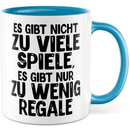 Tasse Brettspielabend Geschenk, Es gibt nicht zu viele Spiele, es gibt nur zu wenige Regale, Kaffeetasse Brettspiel Freunde Spielesammlung, Geschenkidee Brettspielliebhaber Kaffee-Becher von Pagma Druck