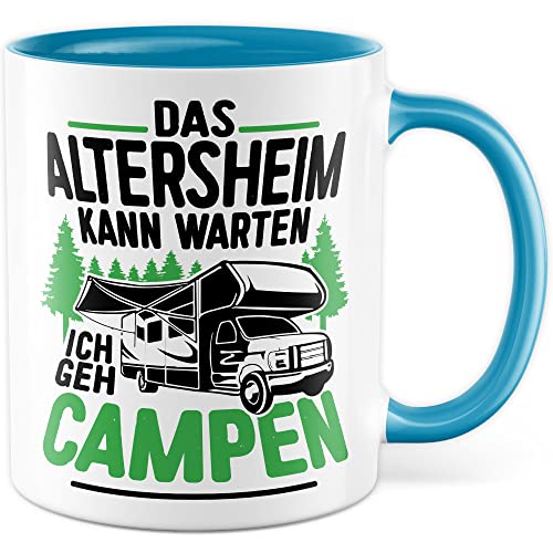 Tasse Campen Geschenk, Das Alterheim kann warten Ich geh campen Geschenk Geschenkidee Kaffeetasse mit liebevollem Spruch Kaffee-Becher Natur Rentner Rentnerin Rente (Weiß/Blau) von Pagma Druck