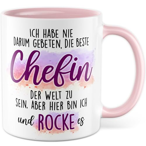 Tasse Chefin Geschenk Ich habe nie darum gebeten die beste Chefin der Welt zu sein, Kaffeetasse Bürotasse Wichtelgeschenk, Geschenkidee Mitarbeiter Jubiläum Weihnachten (Weiß/Rosa) von Pagma Druck