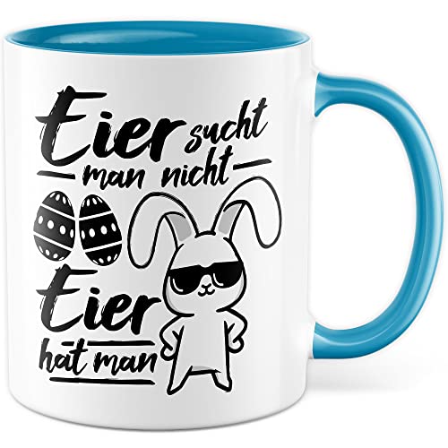 Tasse Geschenk Ostern, Eier sucht man nicht - Eier hat man Geschenkidee Kaffeetasse mit lustigem Spruch Kaffee-Becher Witztasse Teetasse Männer Ostern Ostergeschenk Ostersonntag (Weiß & Blau) von Pagma Druck