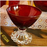 Schöne Tiefe Rot Glas Desert Dish Schüssel Mit Klaren Sockel Basis Herzstück Kerzenhalter Servierteller von PaigeB8s