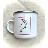 Emaille Tasse Becher Koi Fisch Zen Sumi-E Tusche Beidseitig Bedruckt Camping Wandern Hütte Tee Wichtelgeschenk Emaille Tasse Becher Koi Fisch Zen Sumi-E Tusche Beidseitig Bedruckt Camping Wandern Hütte Tee Wichtelgeschenk von PaintBreatheRepeat