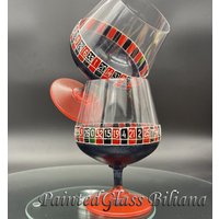Crystal Set 2 Handbemalte Brandy Cognac Whisky Gläser Las Vegas Poker Kasino Roulette in Rot Und Schwarz von PaintedGlassBiliana