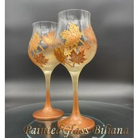 Herbst Set Mit 2 Ahornblätter Gläser in Gold Und Kupferfarbe von PaintedGlassBiliana
