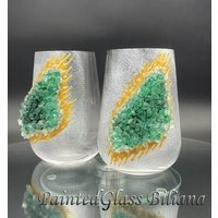 Smaragdgrüne Geode Stiellose Weingläser von PaintedGlassBiliana