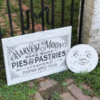 Harvest Moon Bake Shop Schild Handgemaltes Leinwandbilderbild/Annie Sloan Alte Weiße Kreidefarbe Mit Schwarzem Acryl von PaintedLadySigns