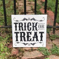 Trick Or Treat Schild Handbemalte Leinwand Halloween Kunst/Annie Sloan Alte Weiße Kreidefarbe Mit Schwarzem Acryl Trick Or Treat Schild Handbemalte Leinwand Halloween Kunst/Annie Sloan Alte Weiße Kreidefarbe Mit Schwarzem Acryl von PaintedLadySigns