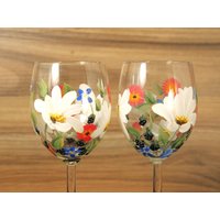 Gänseblümchen Und Erdbeere Weingläser, Paar, Handbemalt von PaintedSnowflakes