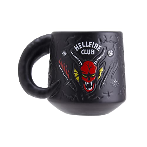 Stranger Things Hellfire Club Tasse - Offiziell lizenziertes Netflix-Merchandise, mit Dämonenprägung, Keramiktasse, Geschenk Fans, 400 ml (14 Fl Oz) Stranger Things Hellfire Club Tasse - Offiziell lizenziertes Netflix-Merchandise, mit Dämonenprägung, Keramiktasse, Geschenk Fans, 400 ml (14 Fl Oz) von Paladone