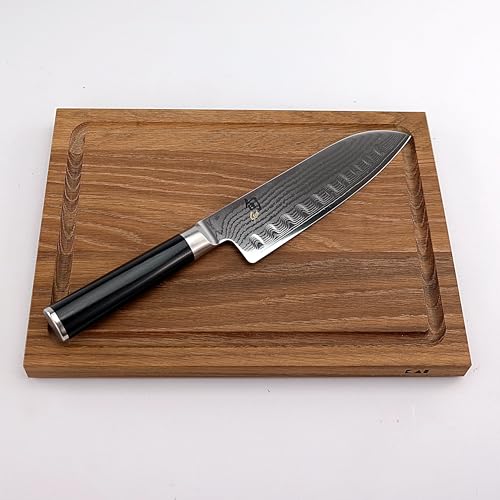 Kai Shun Classic ultrascharfes Santoku (DM-0718) Kullenschliff | 18 cm Klinge großes Schneidebrett (Eiche) 30x22 cm VK: 266,90 € von Palatina Werkstatt