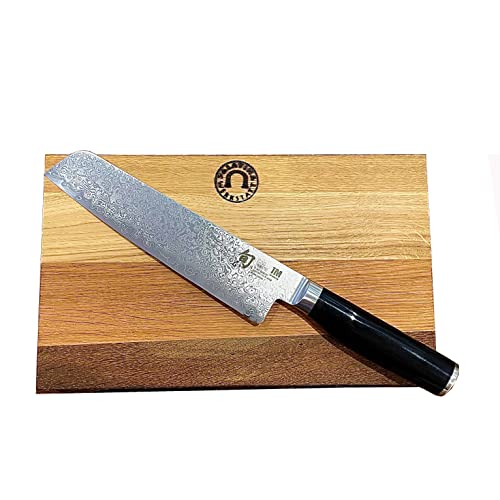 Kai Shun Tim Mälzer Minamo Santoku TMM-0702, 18 cm Klinge aus Damaststahl + 30x18 cm Eichenbrett aus Fassdaube von Palatina Werkstatt