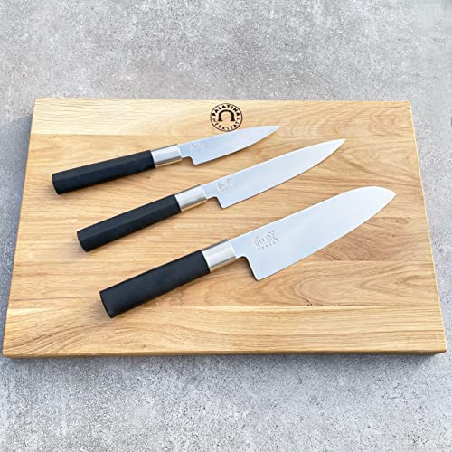 Kai Wasabi Black ultrascharfes Messerset | Santoku Messer 18 cm | Officemesser 10 cm | Allzweckmesser 15 cm | + 40x25 cm Eichenbrett, handgefertigt von Palatina Werkstatt