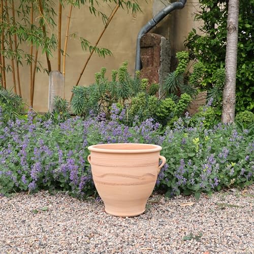 Palatina-Keramik | kleines Terracotta Pflanzgefäß mit Henkel | handgefertigt und frostfest | Blumenkübel für Garten, Terrasse oder Balkon Rosa 28 cm von Palatina Werkstatt