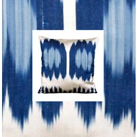 Blaue Und Weiße Seide Ikat, Ikat Stoffe Blau, Dekorativer Seiden Ikat Kissenbezug, Kissen Für Couch, Dekorativer Kissenbezug von PammDesign