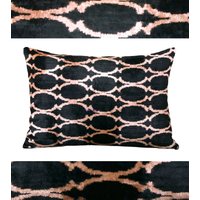 Ikat Kissenbezug Schwarz, Schwarz Samt Kissenbezug, Schwarz Weißes Dekokissen, Lendenkissen Schwarz 12x20 cm, Schwarz Dekokissen von PammDesign