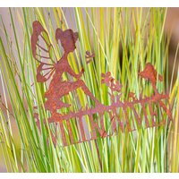 Gartenstecker Fee Willkommen - Rostdeko Metall Schild Für Garten & Pflanzkübel Geschenkidee 2 Größen Gartenstecker Fee Willkommen - Rostdeko Metall Schild Für Garten & Pflanzkübel Geschenkidee 2 Größen von Pamplex