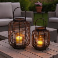 Rattanlaterne, Braun, Gartenlaterne - Rustikale Laterne Windlicht Mit Glas Gartendekoration Wetterfest Geschenkidee 2 Größen von Pamplex