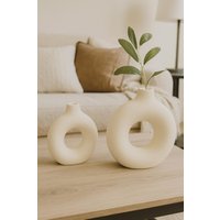 Donut Vase Keramik | Moderne Deko in Beige Skulpturale Boho Stil Geschenk Für Frauen Handmade Wohnaccessoire von Pandaglow