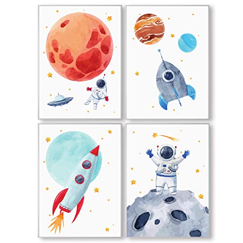 Pandawal Kinderzimmer Bilder für Junge und Mädchen Weltraum/Astronaut/Planeten Deko 4er Poster Set (S2) für Kinder Wandbilder im DIN a4 Format Kinderposter von Pandawal
