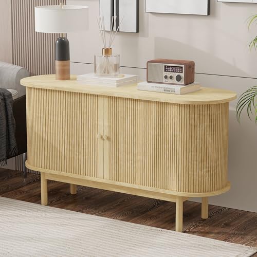 Pangshiyuan Sideboard Schrank mit Schiebetüren, Lamellenfront, verstellbare Regale, Kiefernholzbeine, Wohnzimmer Esszimmer Flur Anrichte, 138x43x75 cm, Hell Eiche, Retro Modern von Pangshiyuan
